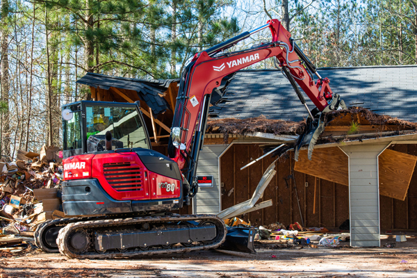 The larger SV100’s ultra-tight tail has just 6.7 inches of overhang. Both designs allow efficient work in tight jobsites, as found in residential construction or road and utility work that may be difficult for larger equipment.