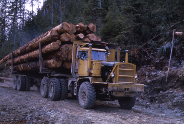 Kenny's Loggin' – Norie Brothers' Mack Trucks