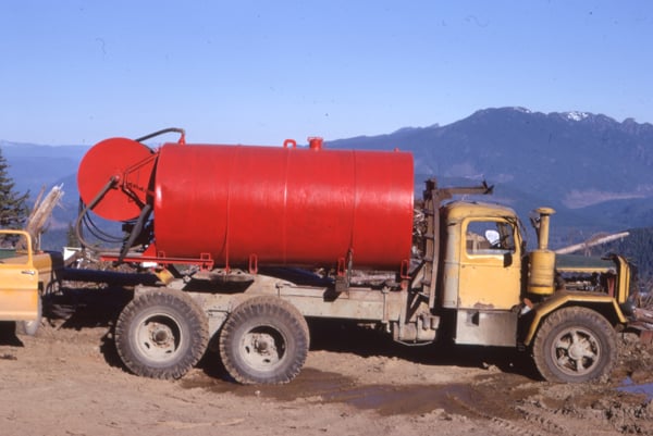 Kenny's Loggin' – Norie Brothers' Mack Trucks