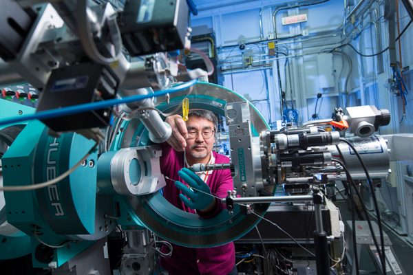 Recycling Precious Metals From E-Waste With Captured CO2