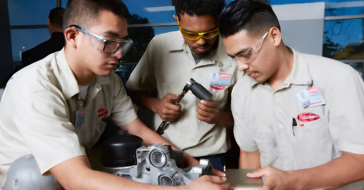 Peterbilt Technician Institute Welcomes Inaugural Technician Class