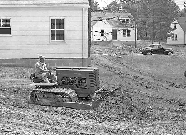 John Deere Commemorates 75 Years Of Dozer Innovation