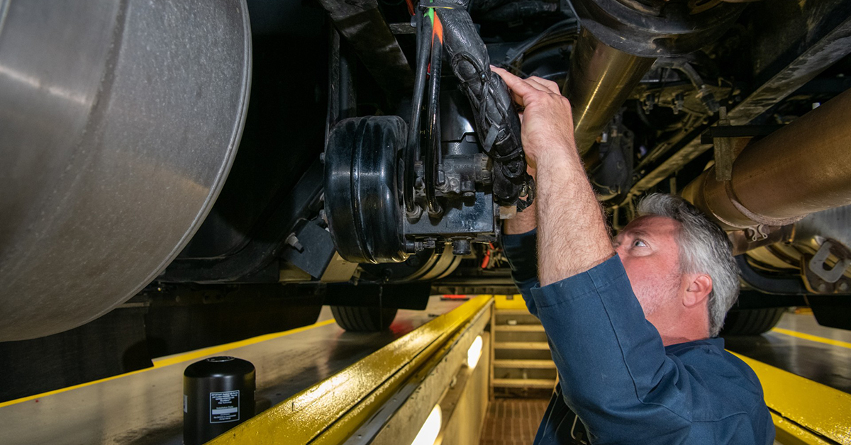 Bendix Tech Tips: Air Dryer System Inspection