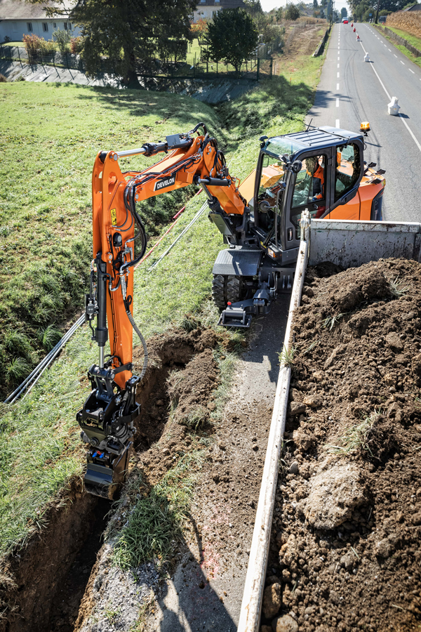 DEVELON Rolls Out DX100W-7 Mini Wheel Excavator