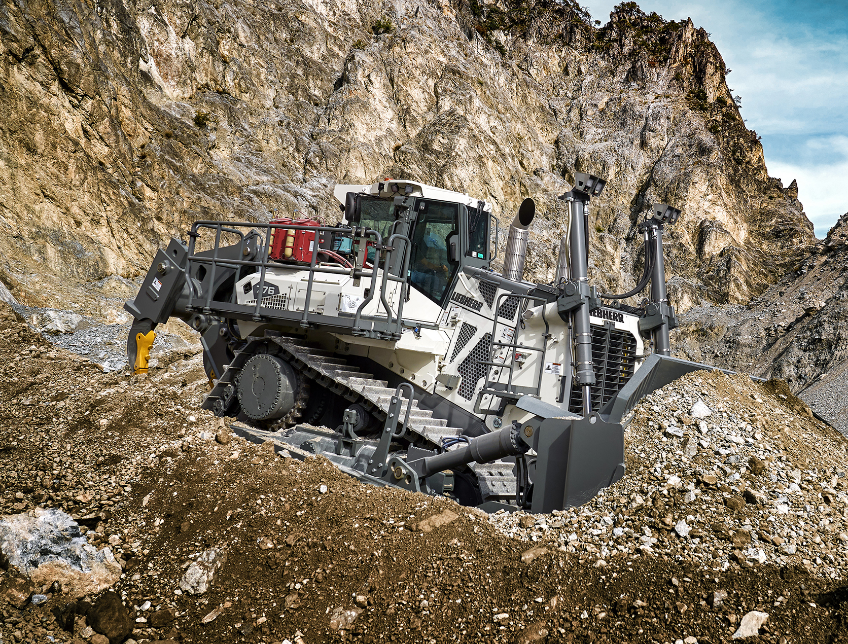 Liebherr Premieres PR 776 Generation 8 Crawler Dozer
