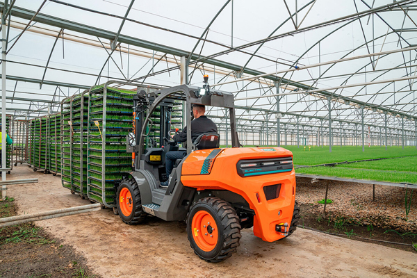 AUSA Unveils Electric Rough Terrain Forklift And Reversible Dumper