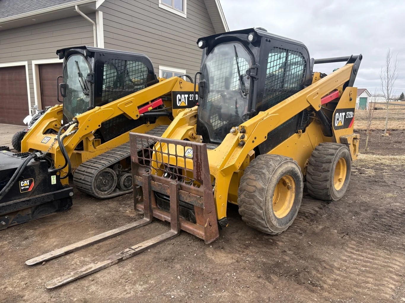 Caterpillar 272D2 Skid Steer with fork attachment.