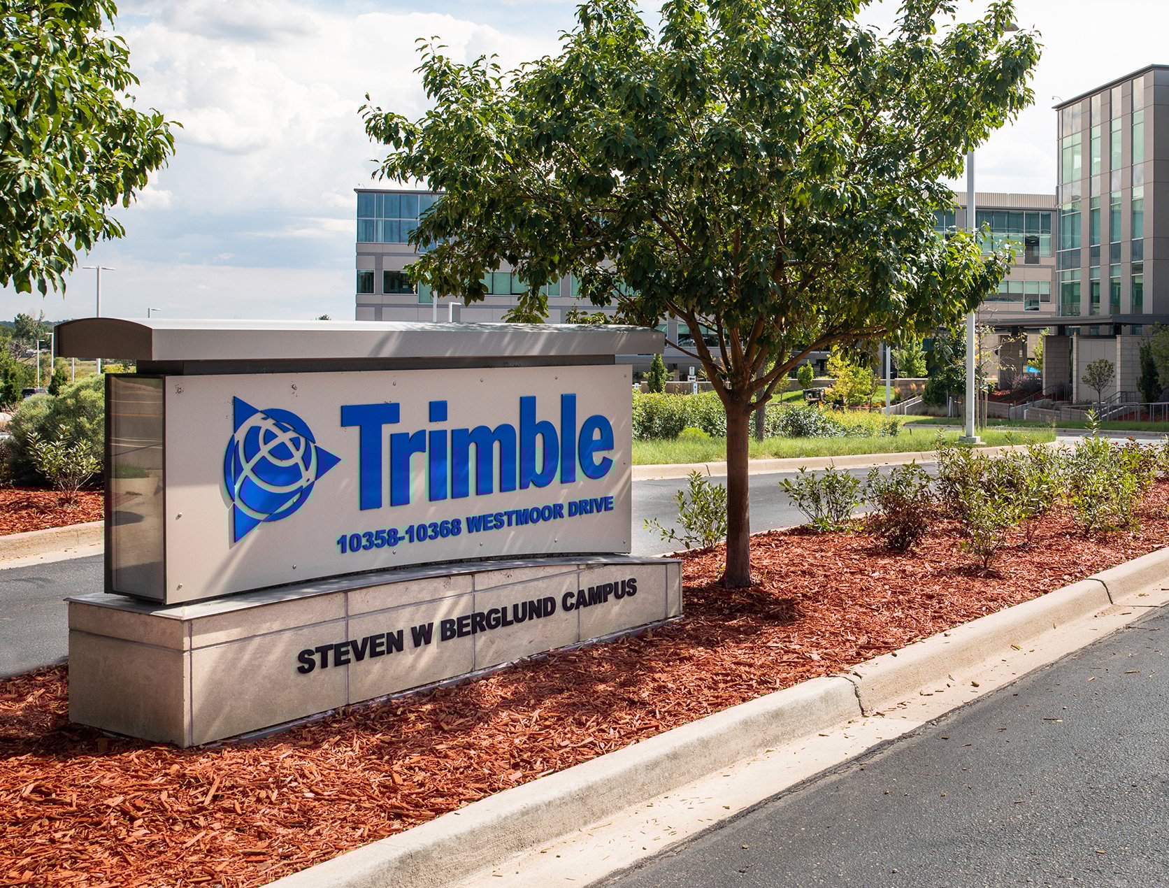 John Deere To Integrate Trimble SmartGrade Tech