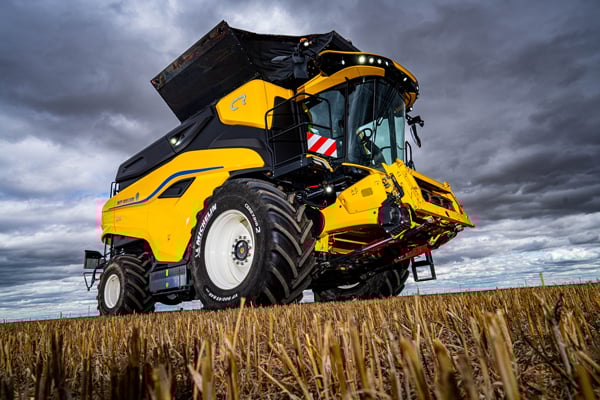 Latest New Holland CR11 Combine Harvester To Be Fitted With Two Extraordinary New Tires