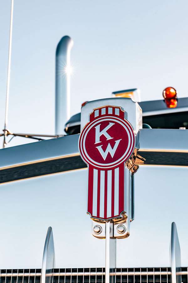 Kenworth Unveils W900 Legacy Edition