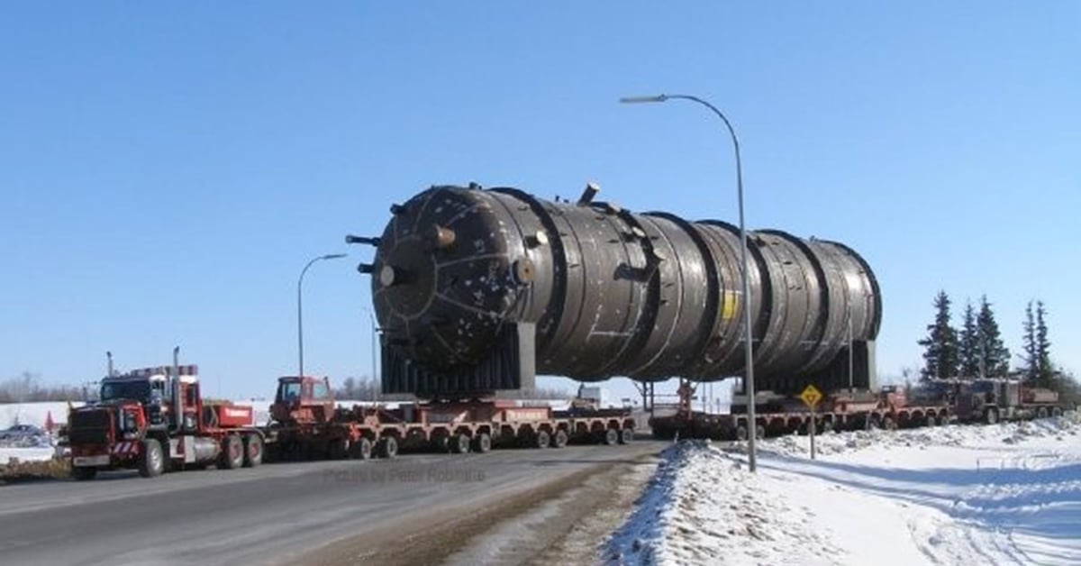 Large Loads Impact Travel In North Central Alberta. Edmonton to Fort Saskatchewan.