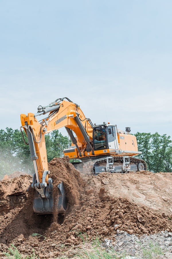 A Quarry Story: Liebherr Crawler Excavator R 992