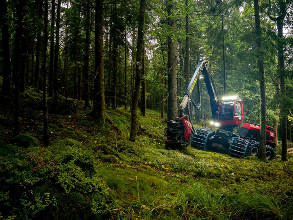 Komatsu Introduces 951XC-1 Harvester