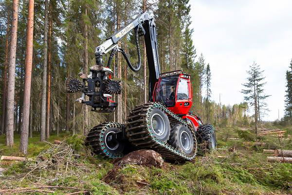 Komatsu Introduces 951XC-1 Harvester