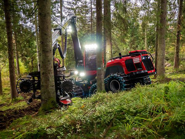 Komatsu Introduces 951XC-1 Harvester