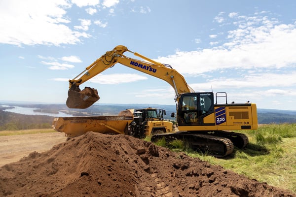 Komatsu Introduces New PC220LC-12 & PC220LCi-12 Excavators