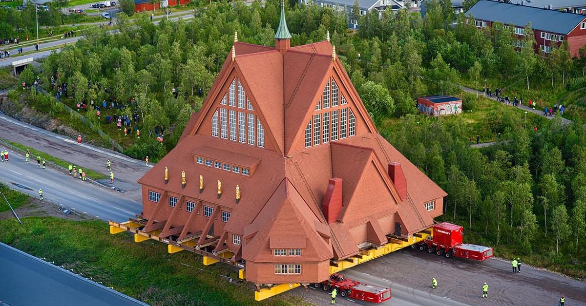 Mammoet Successfully Relocates Historic Church