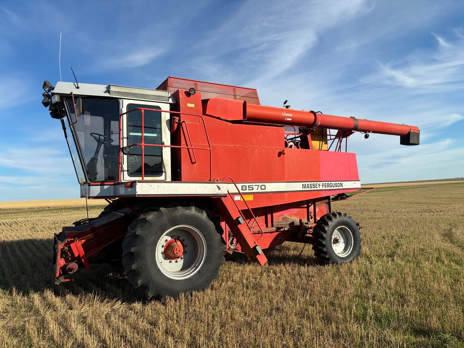 1993 Massey Ferguson 8570 combine, from a Supply Post auction listing