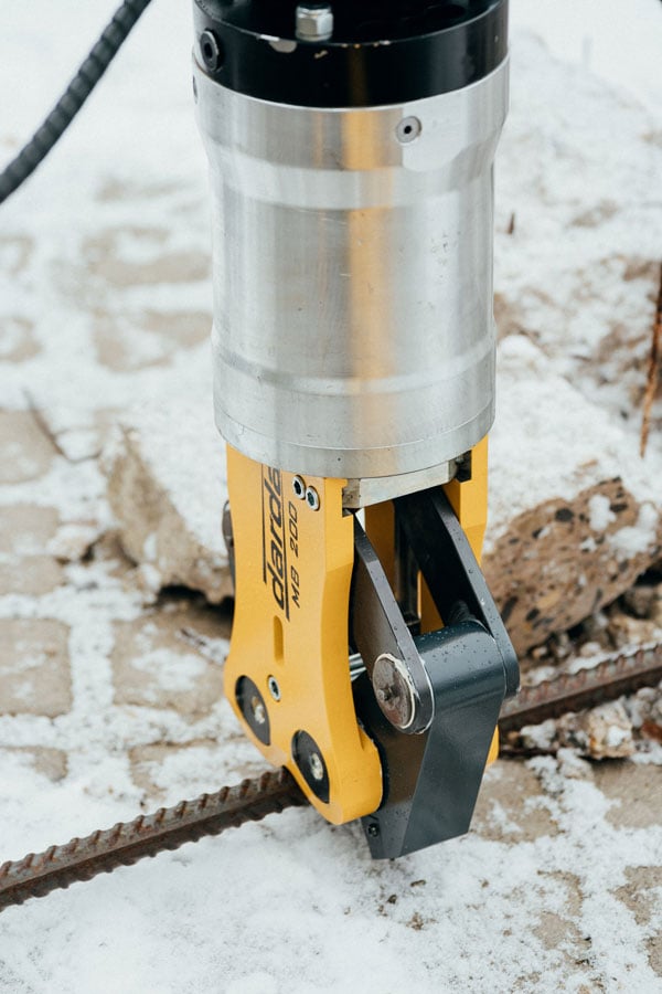 New Demo Attachments For Compact Carriers From Darda. Pictured: Darda’s new Bolt Cutter attachment offers a compact, hydraulic cold-cutting option with no sparks and no open flames.