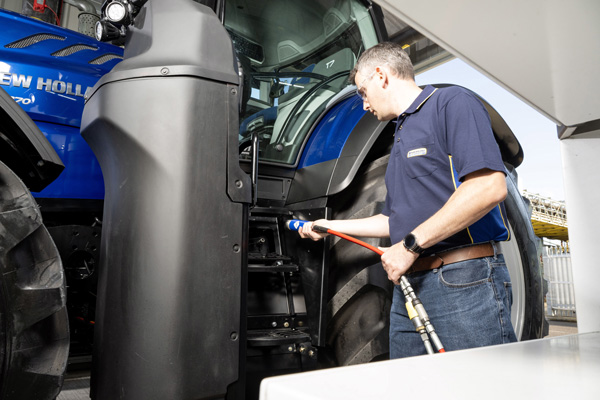New Holland Introduces T7.270 Methane Power Tractor