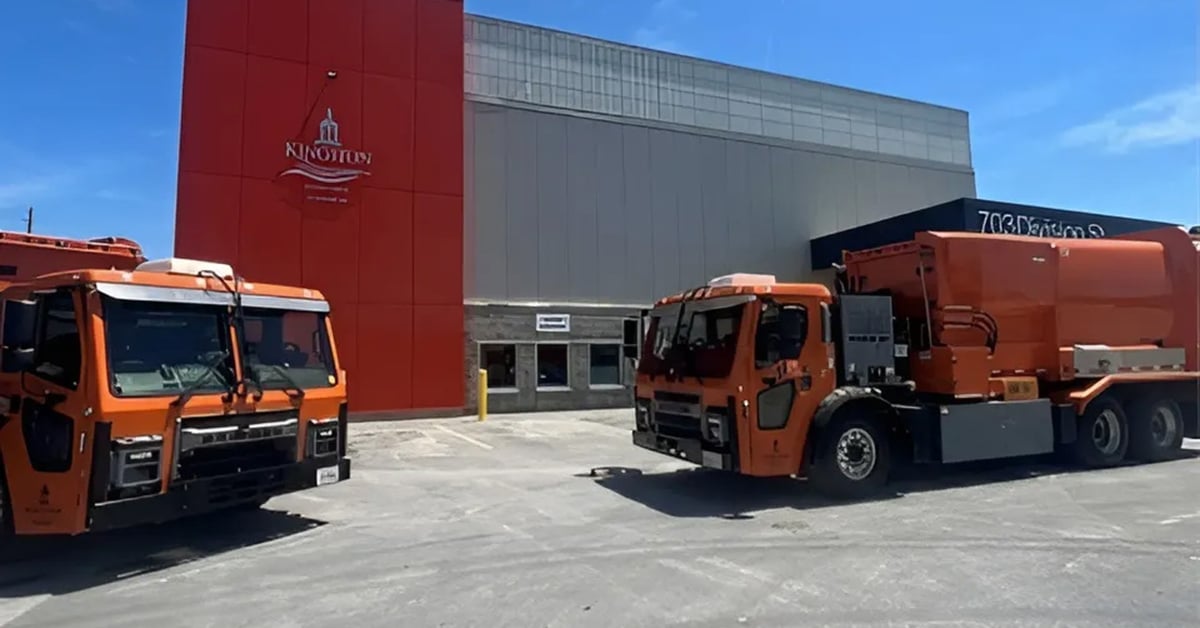Kingston Purchases Two Mack LR Electric Refuse Vehicles