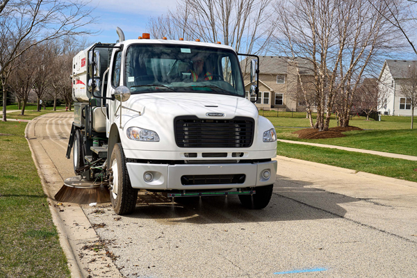 Techniques For Cleaning Around Obstacles With Street Sweepers