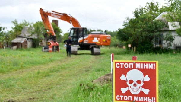 ALLU Screening Buckets Aid In Ukraine Demining