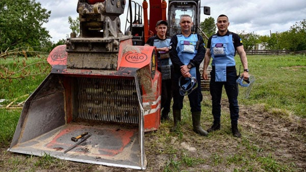 ALLU Screening Buckets Aid In Ukraine Demining