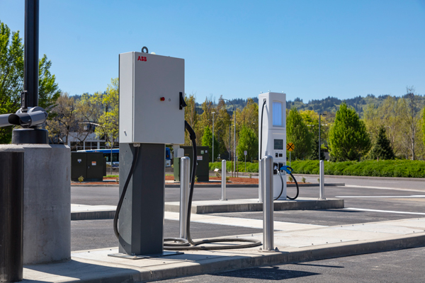 Electric Island First-Of-Its-Kind Heavy-Duty Electric Truck Charging Site Opens