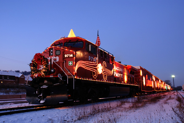CP Holiday Train’s Lights To Shine On Community Food Banks With Virtual Concert, Donations For 2021