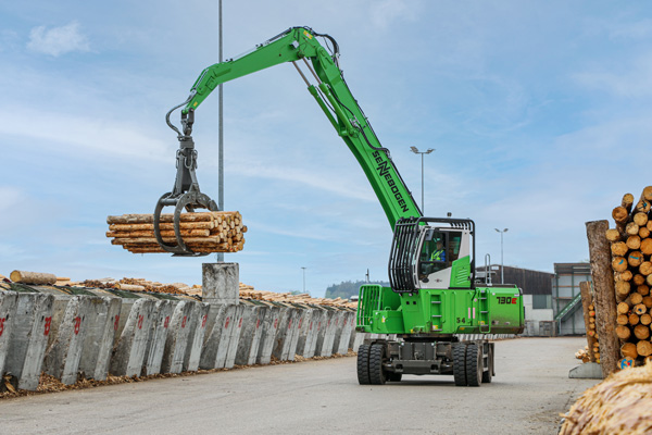A 735 E with timber grapple unloading a truck trailer.